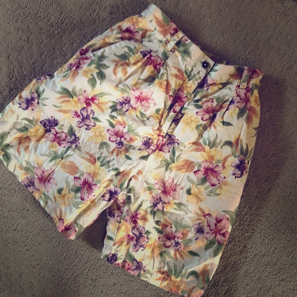 Shorts - Picture 1 of 4